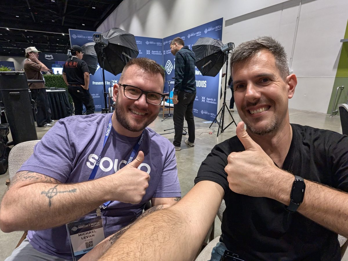Luca Berton and Michael Levan of Solo.io giving a thumbs-up at the studio