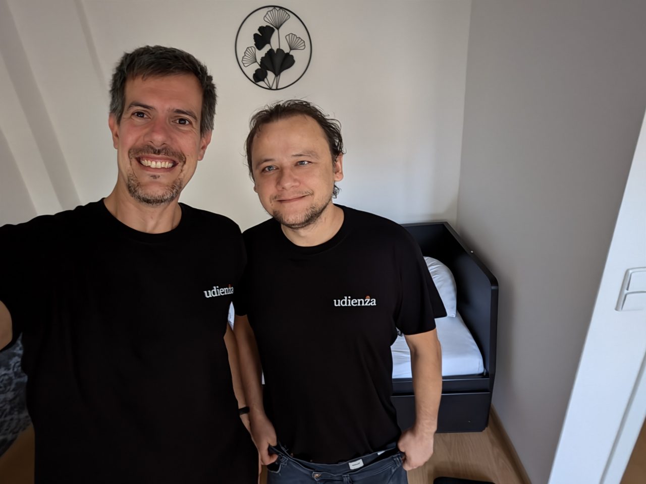 The Udienza crew, the host and Marcin Czupryniak, in matching black Udienza t-shirts on the first morning in Prague
